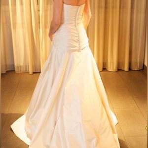 Romona Keveza Strapless mermaid wedding gown, sweetheart neck dry cleaned/boxed.